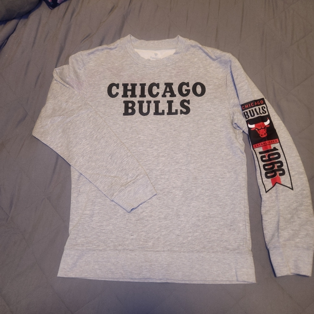 Chicago Bulls Fanatics Gray Logo Crewneck Sweatshirt Sz M Unisex Sleeve Graphics